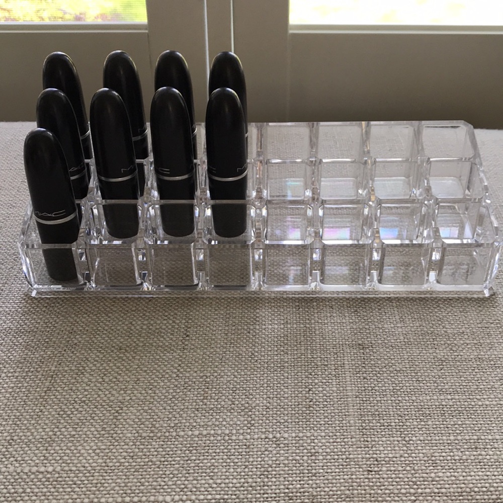 Acrylic lipstick organizer holds 24 lipsticks 💄